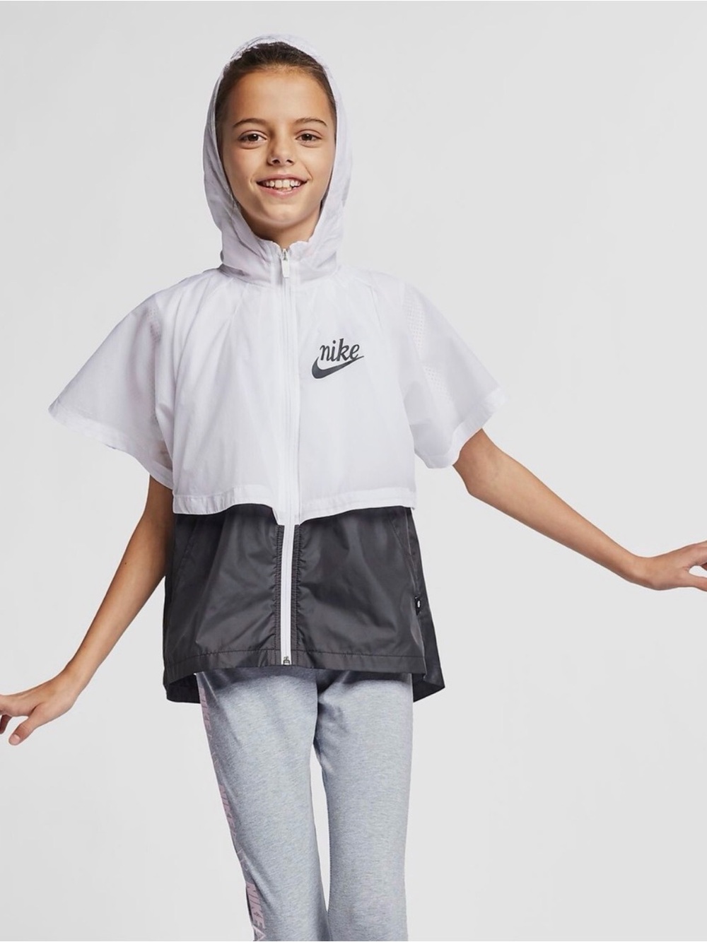 Nike Girl’s Sportswear Windrunner Jacket White Black Sz L